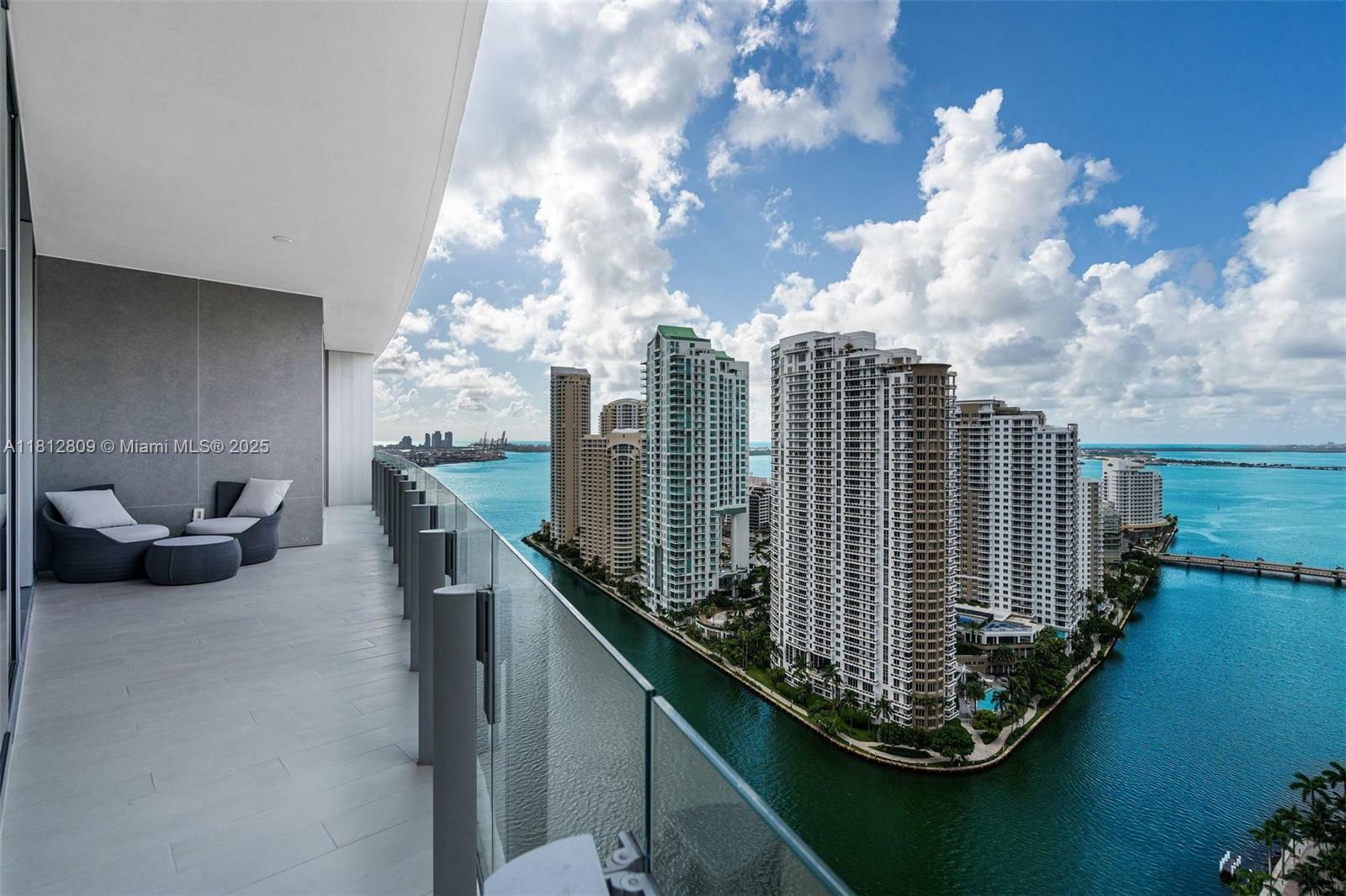 Property Photo: 300 Biscayne Blvd Way 2706 FL 33131