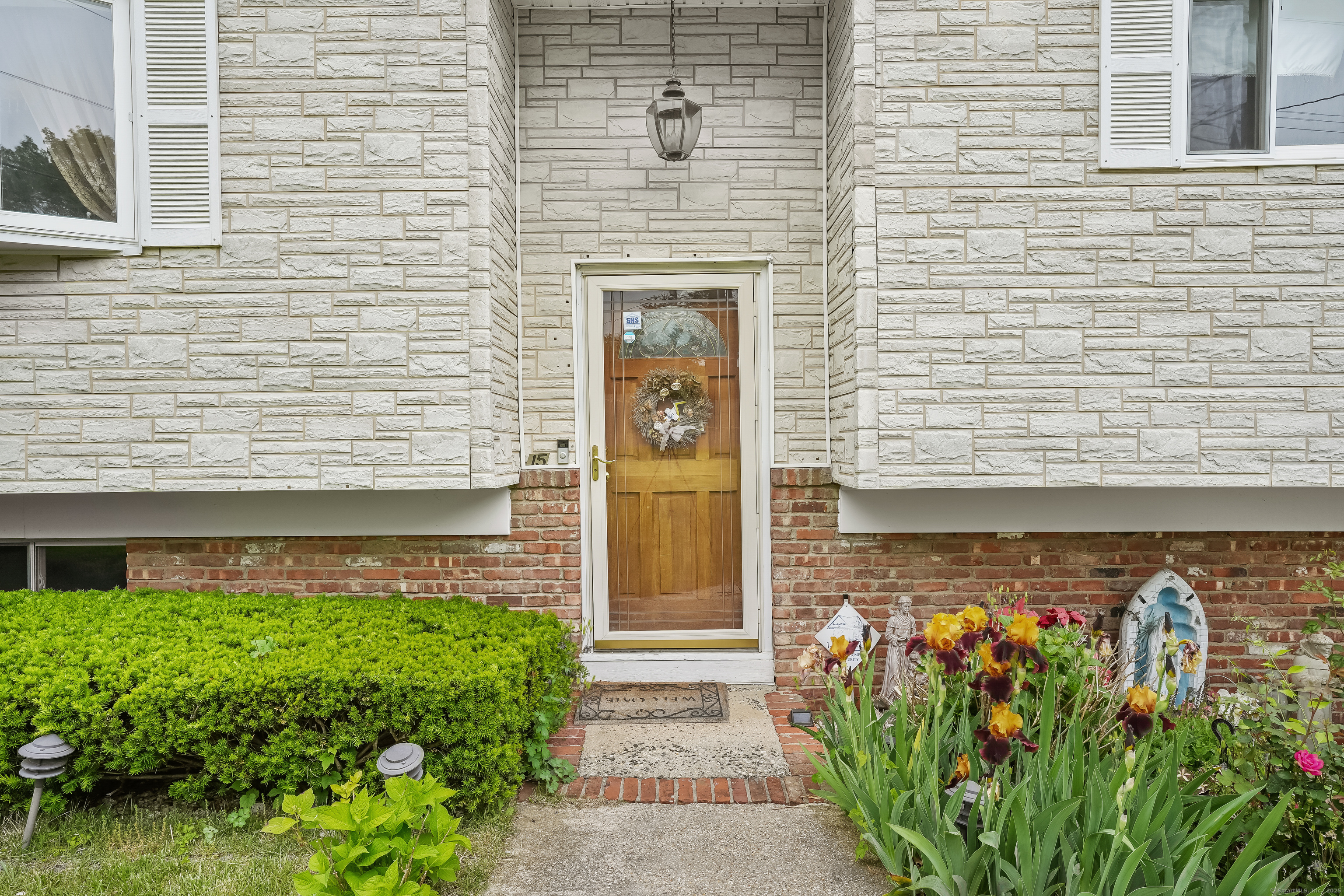 Property Photo:  15 Amherst Place  CT 06902 