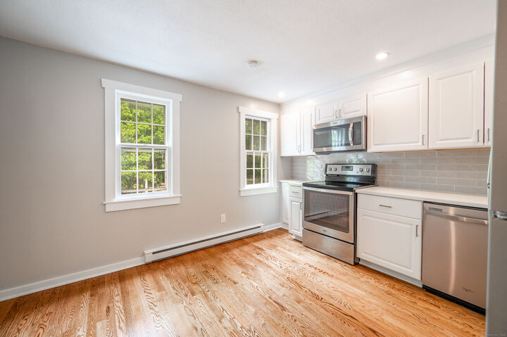 Property Photo: 239 Old Farms Road Apt 15B CT 06001
