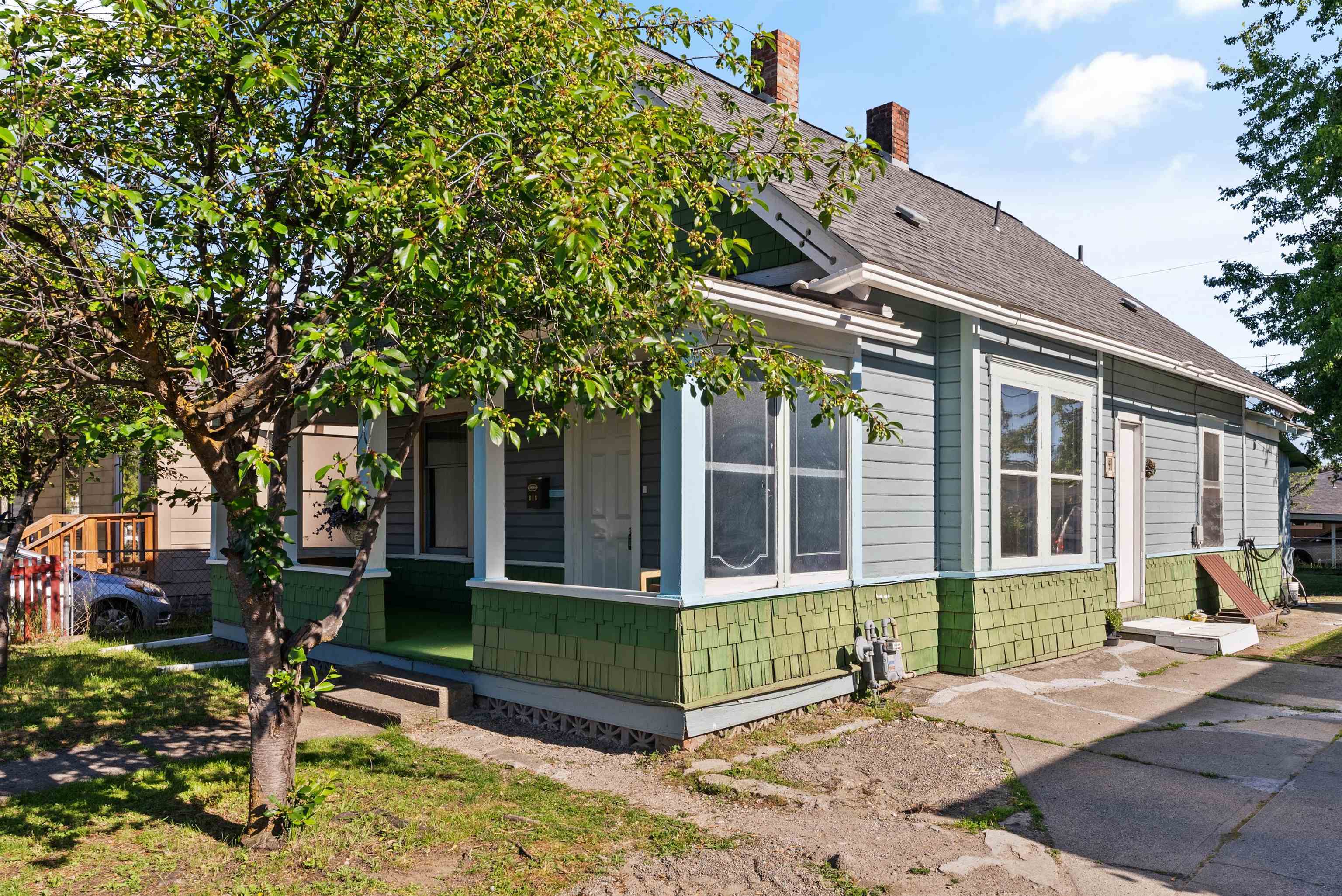 Property Photo: 618 E Broad Ave WA 99207