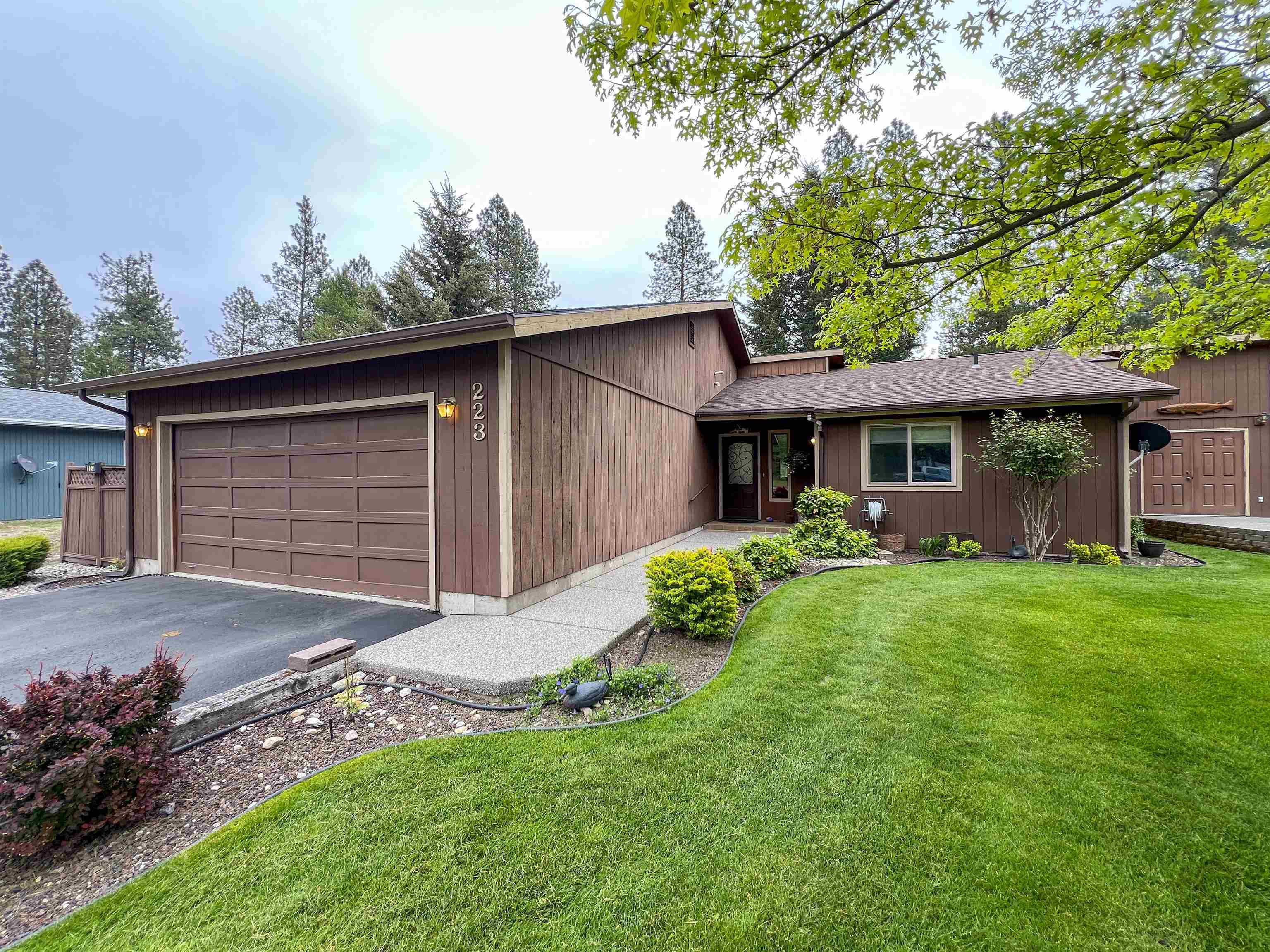 Property Photo:  223 Eagle Dr  WA 99109 
