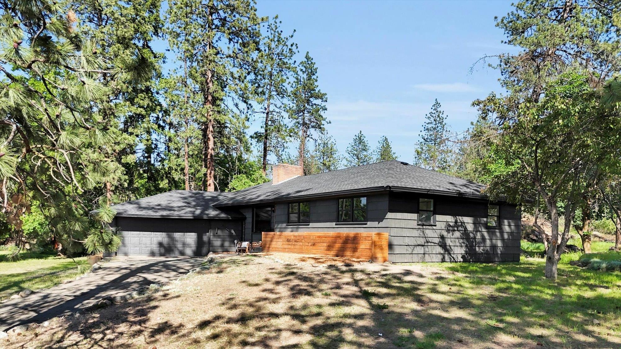Property Photo: 525 S Granite Dr WA 99212