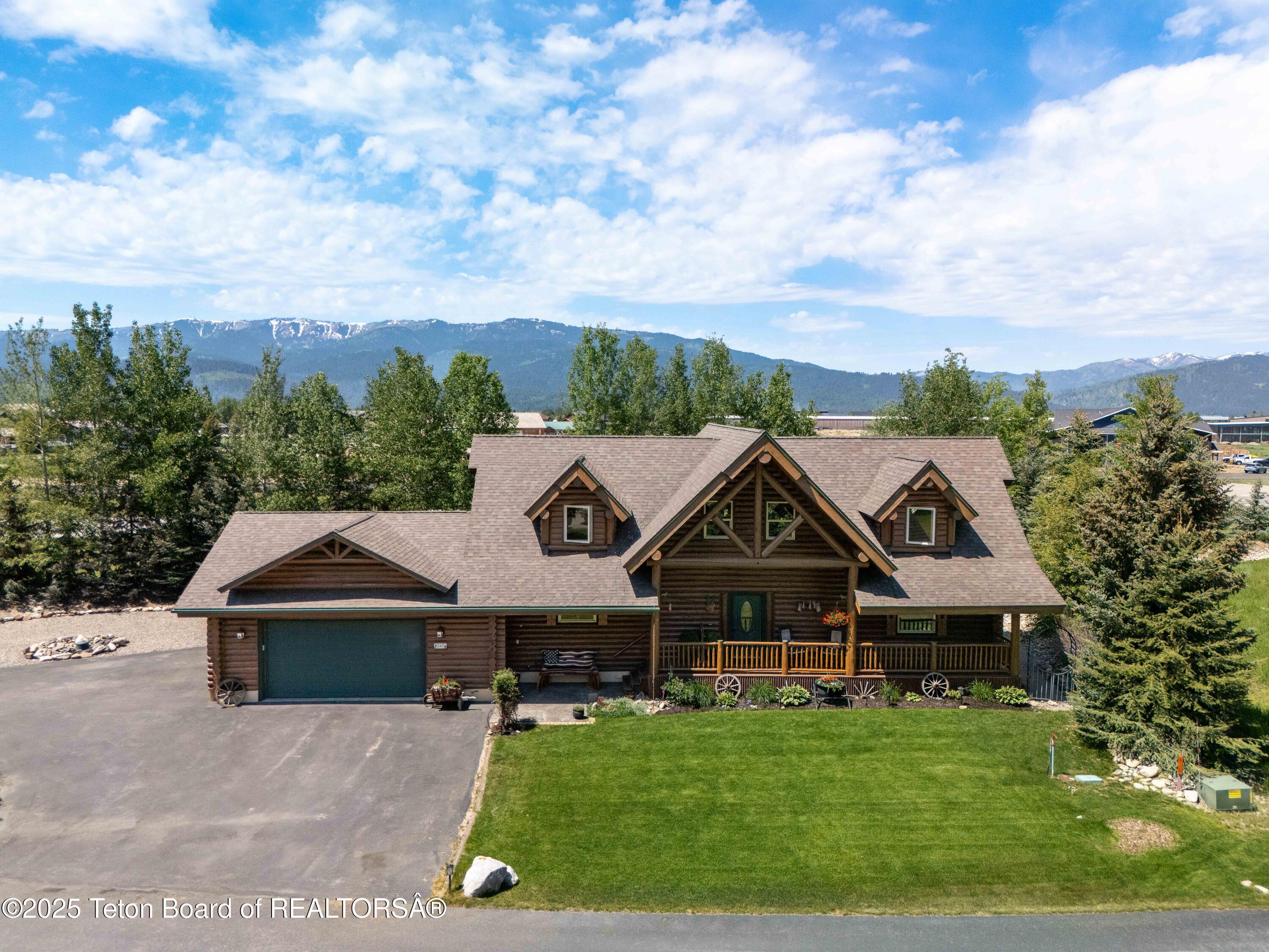 Property Photo: 247 Meadow Ridge Rd WY 83128