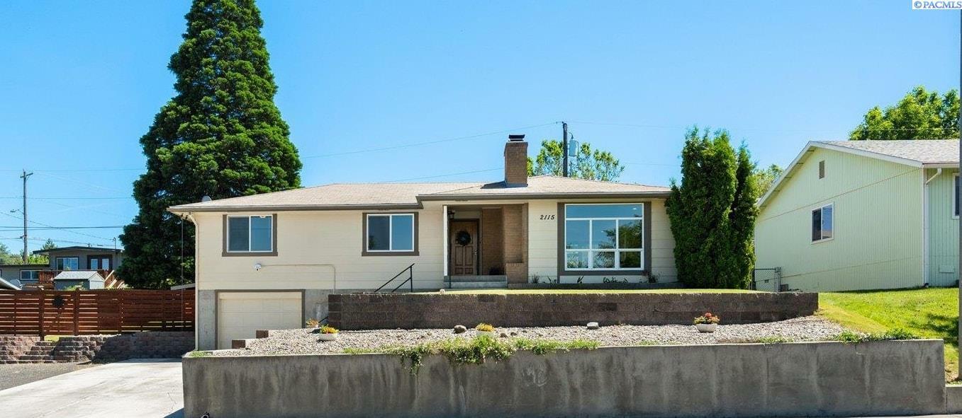 Property Photo: 2115 W 8th Place WA 99336