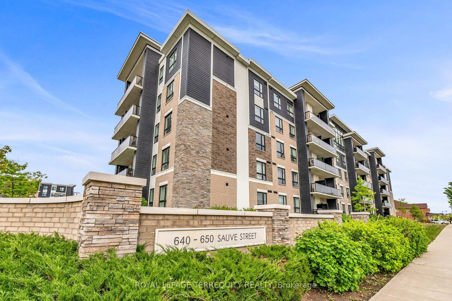 Photo de la propriété: 650 Sauve Street 412 ON L9T 9A8