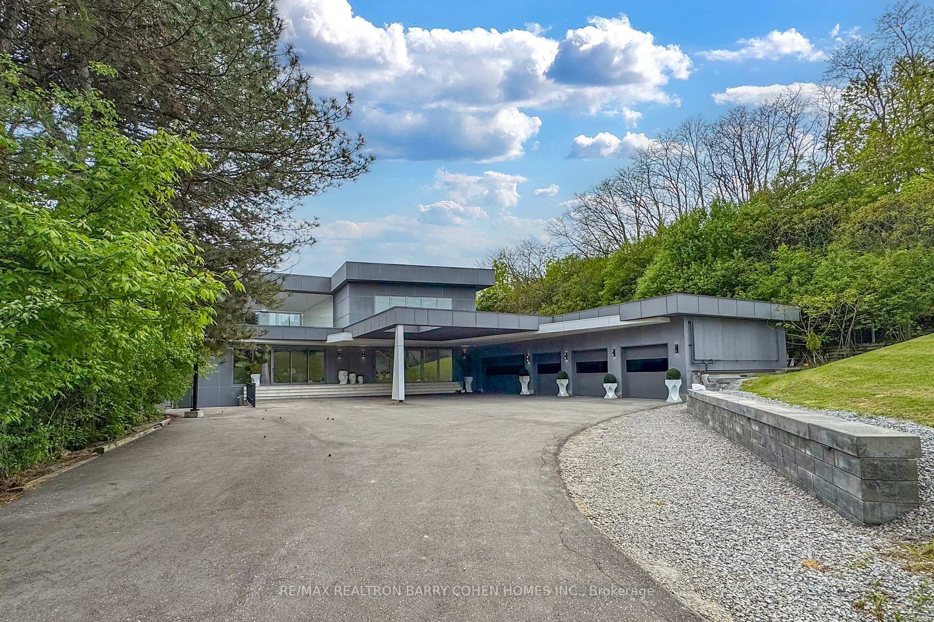 Photo de la propriété: 23 Hunters Glen Road ON L4G 6W4