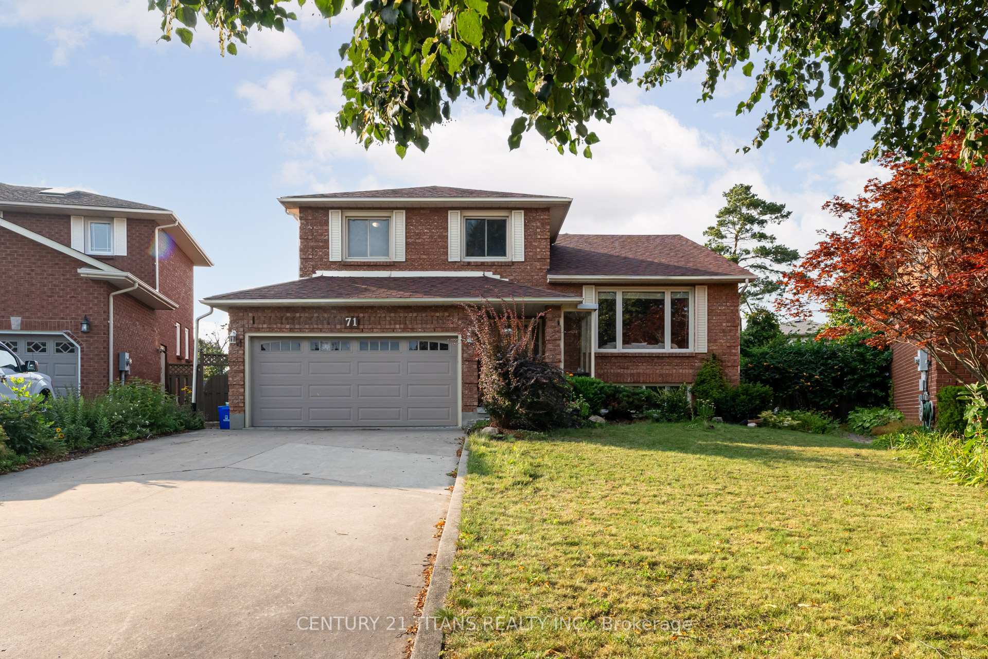 Property Photo: 71 Kingswood Drive ON L1E 1Z3