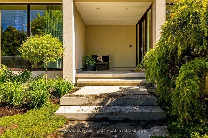 Property Photo: 14 Kanata Rockeries Private ON K2K 3P4