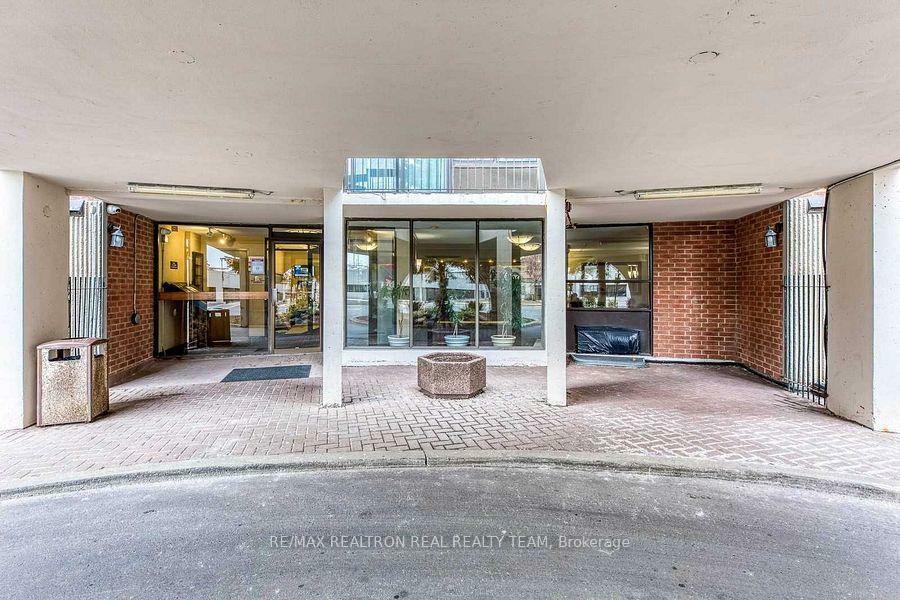 Property Photo: 20 Mississauga Valley Boulevard 1405 ON L5A 3S1