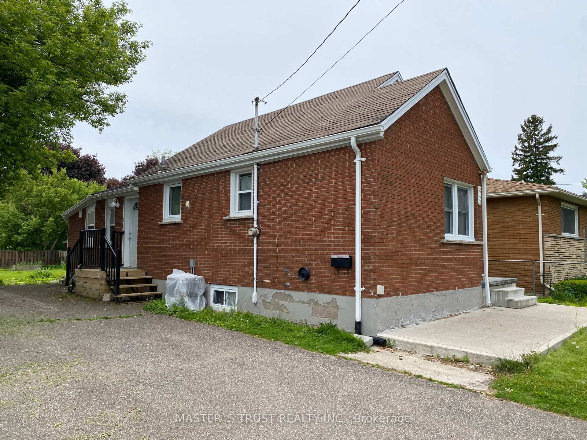 Property Photo:  5724 Arthur Street  ON L2E 3C1 