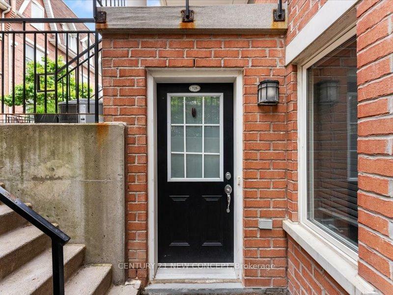 Property Photo: 10 Laidlaw Street Th725 ON M6K 1X2