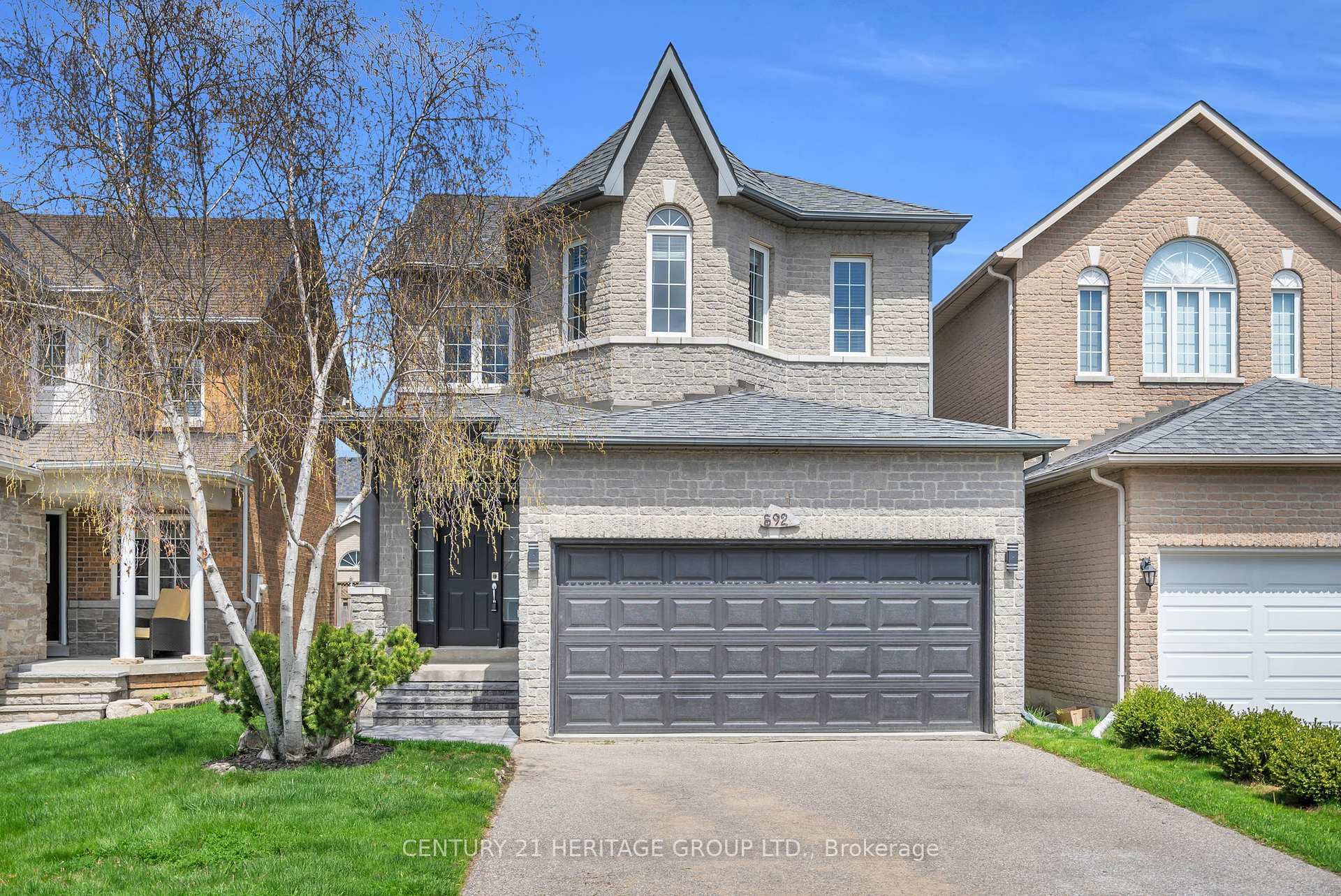 592 Heddle Crescent  Newmarket ON L3X 2J5 photo