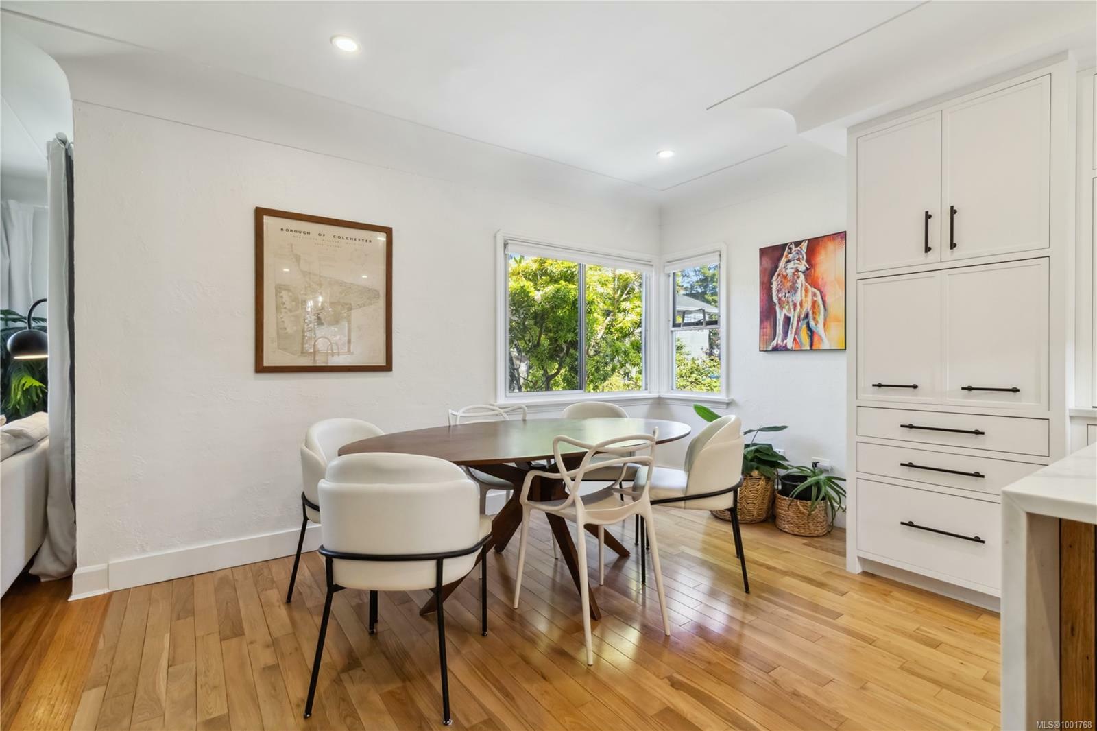 Property Photo: 325 Linden Ave BC V8V 4E8