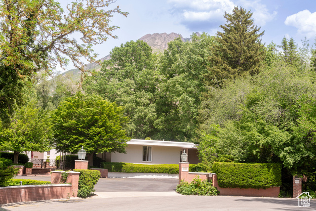 Property Photo: 2285 E Cottonwood Cir UT 84117