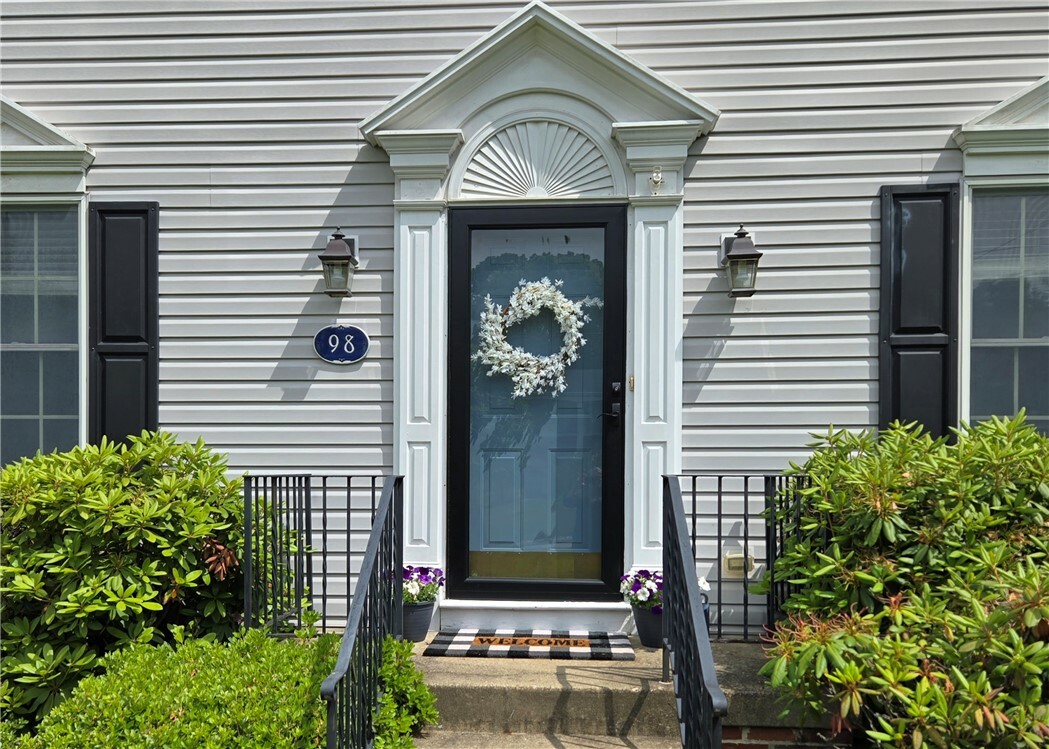 Property Photo: 98 Loire Valley Dr PA 15209