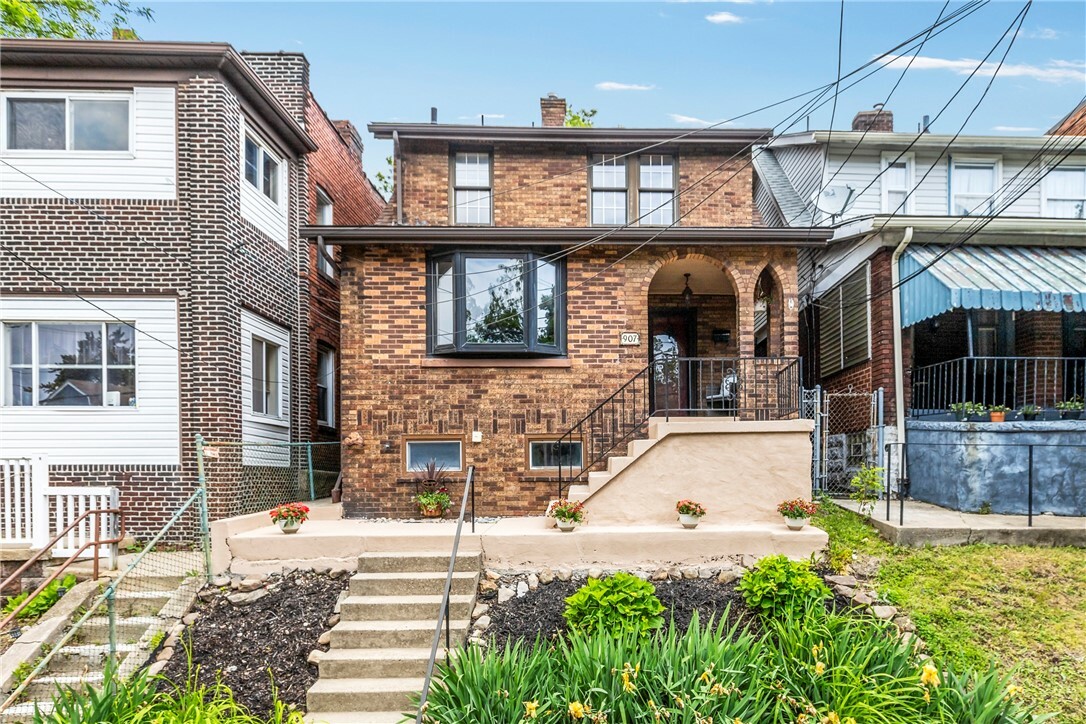 Property Photo: 907 Greenfield Ave PA 15217