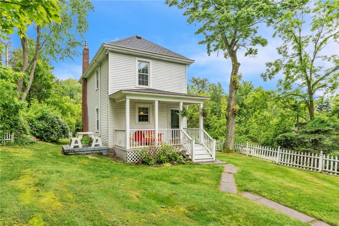 Property Photo:  461 Manor Rd  PA 15090 