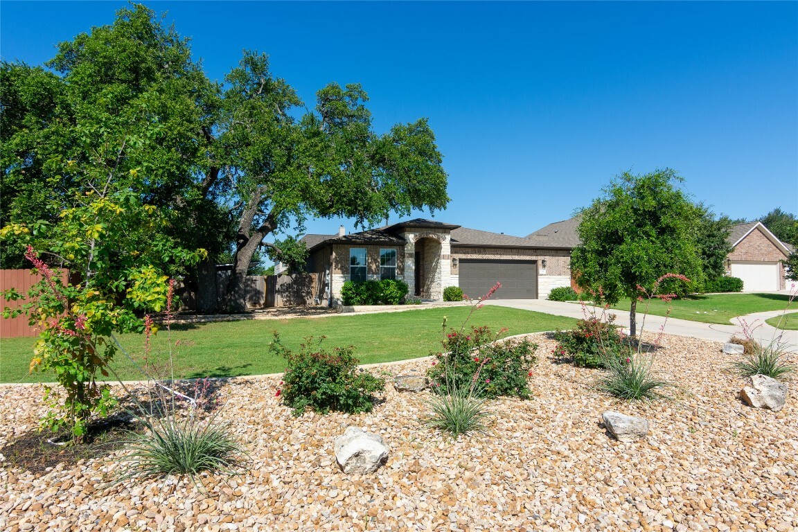 Property Photo: 121 Split Oak Drive TX 78613