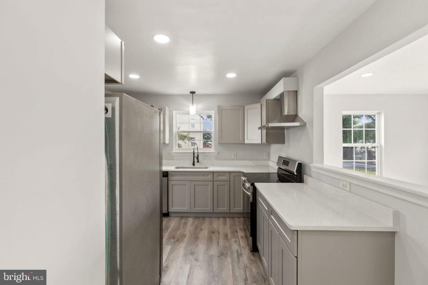 Property Photo: 195 Holmes Street DE 19901