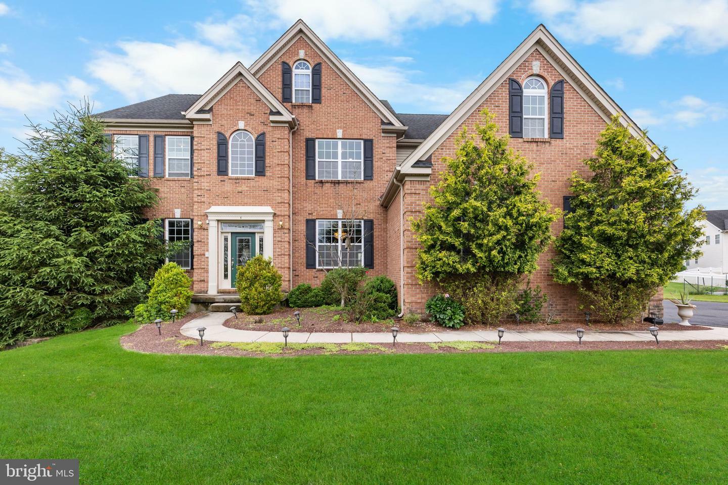 Property Photo: 6 Monet Court NJ 08852