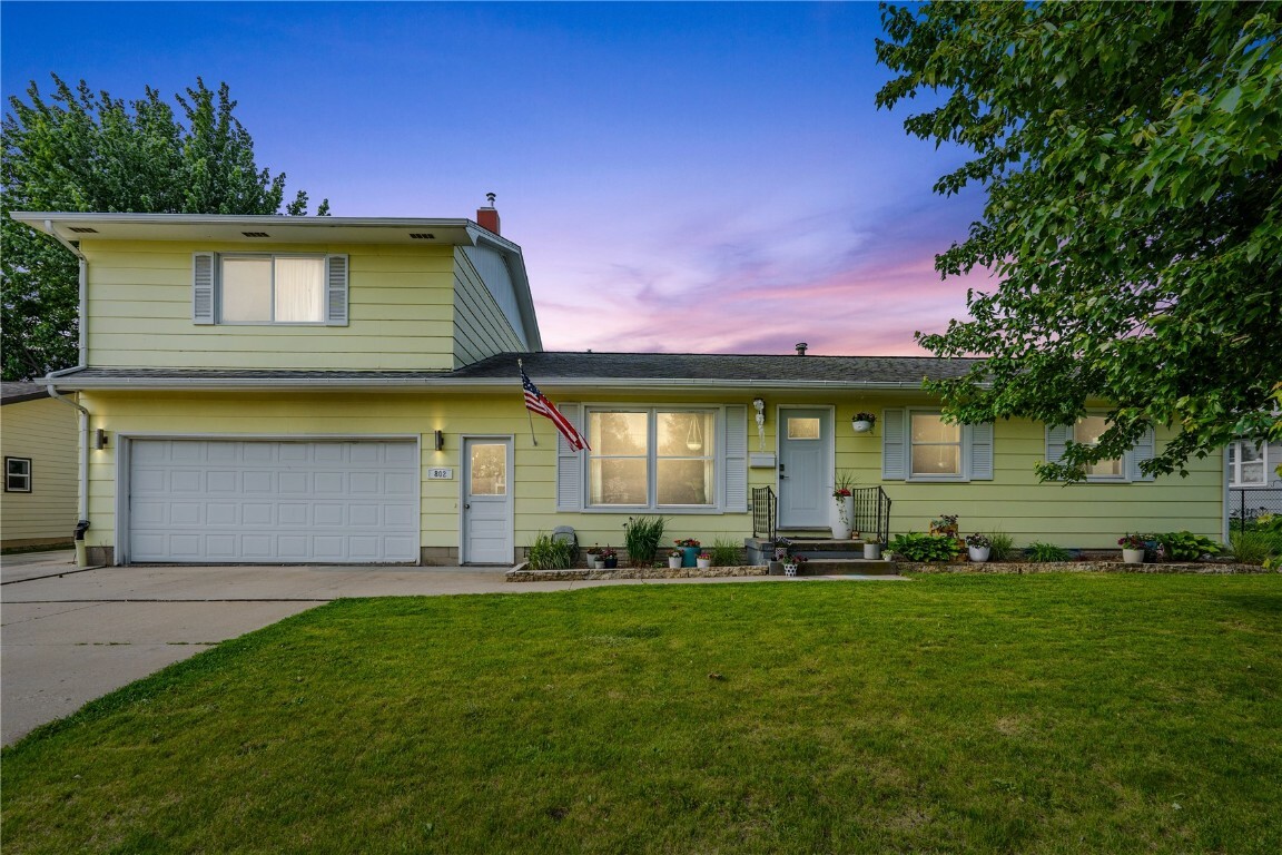 802 W 15th Street  Vinton IA 52349 photo