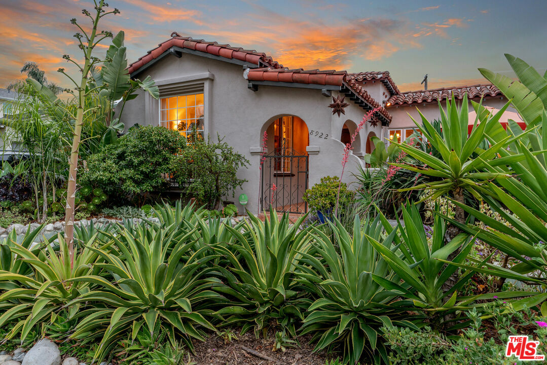 Property Photo: 8922 W 25th St CA 90034