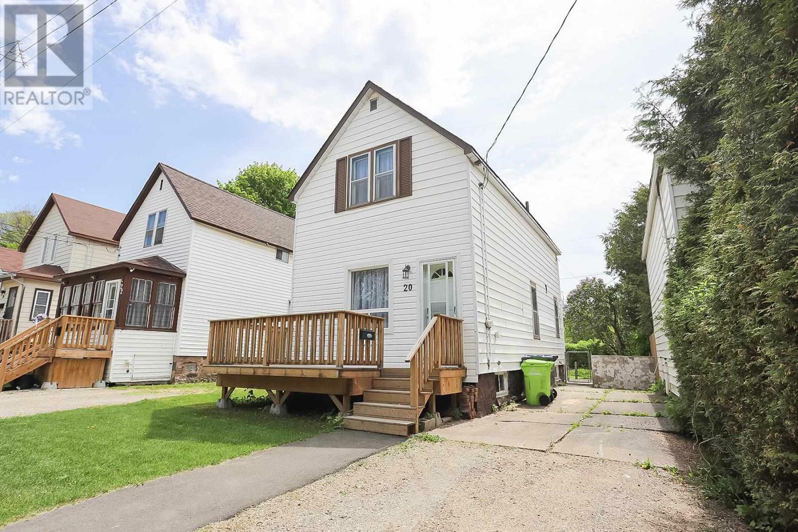 Photo de la propriété: 20 Dufferin Ave ON P6B 2N4