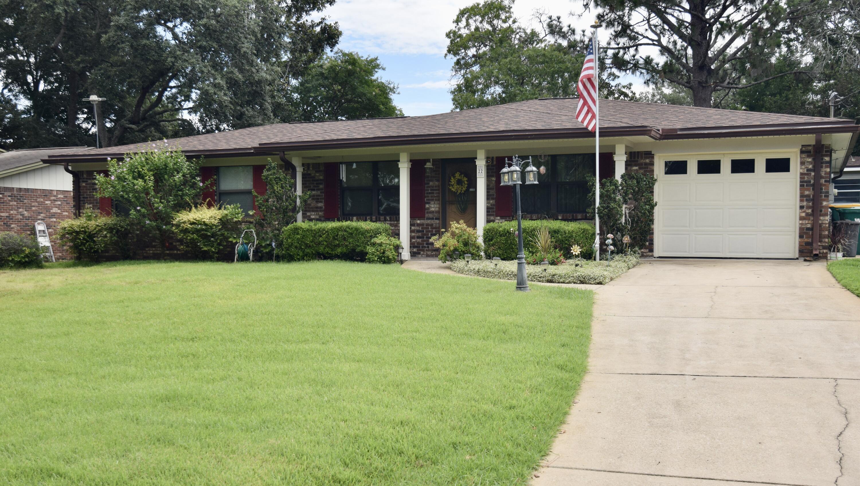 Property Photo: 22 10th Street FL 32579
