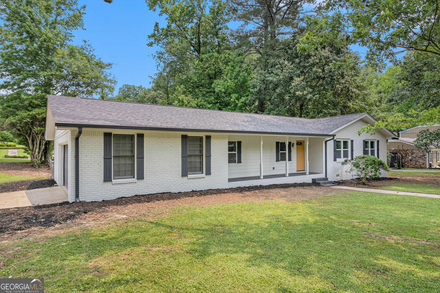 Property Photo: 125 Lafayette Drive GA 30214