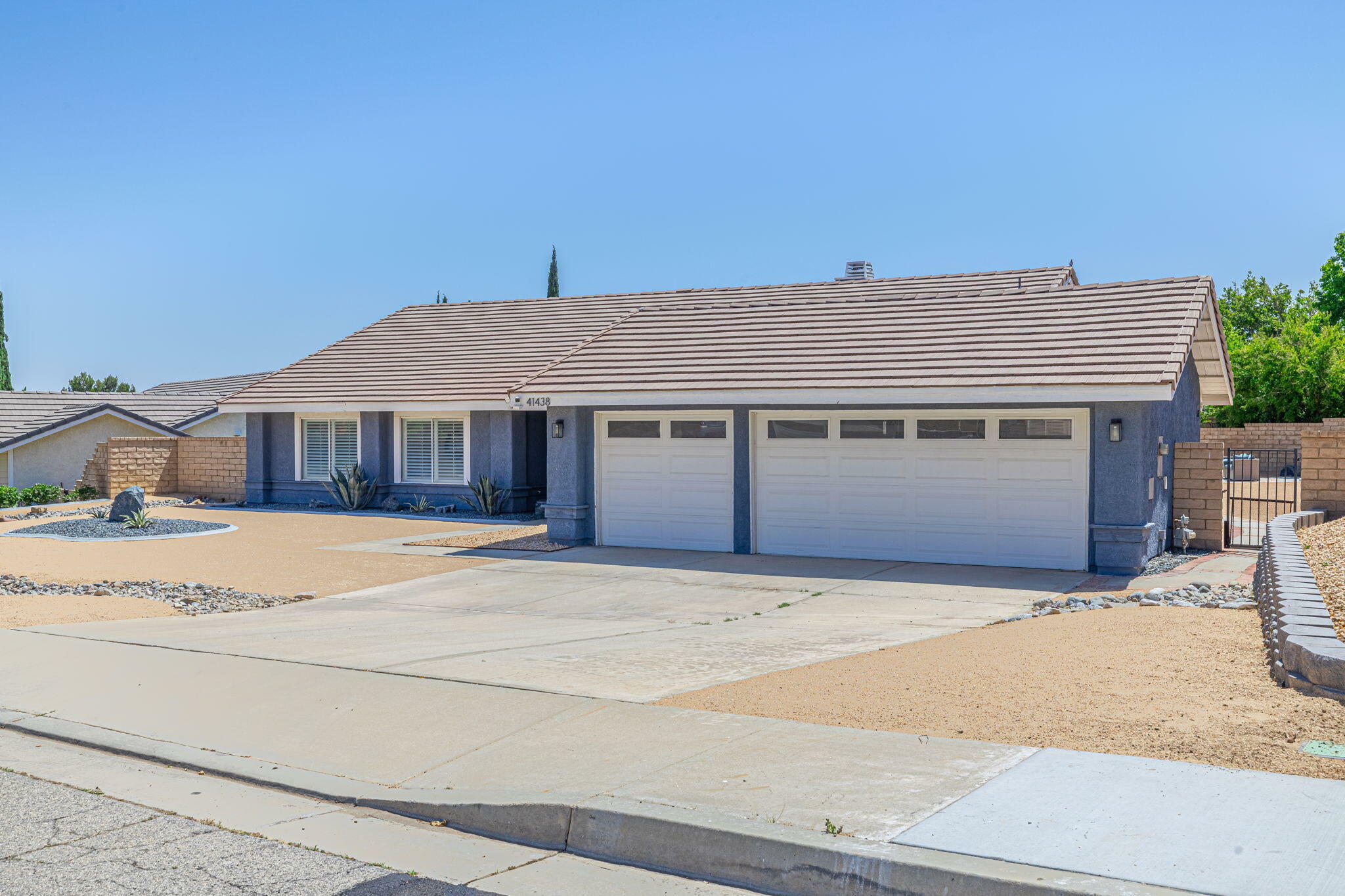 Property Photo:  41438 Almond Avenue  CA 93551 