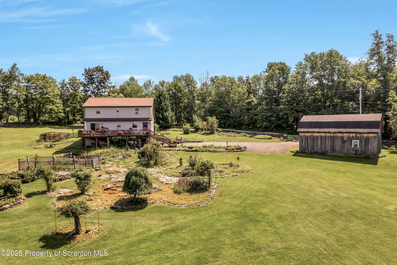 Property Photo: 1885 Baldwin Road PA 18465