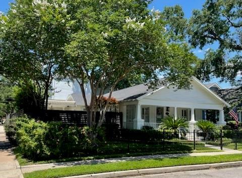 Property Photo: 1033 Highland Street TX 77009