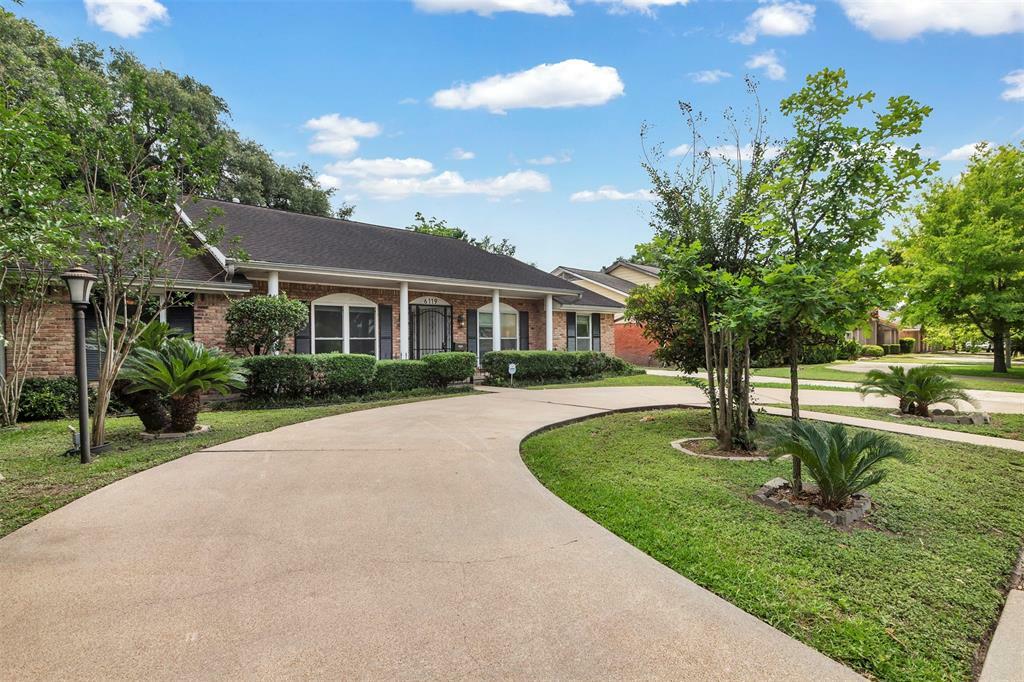 Property Photo: 6119 S Braeswood Boulevard TX 77096
