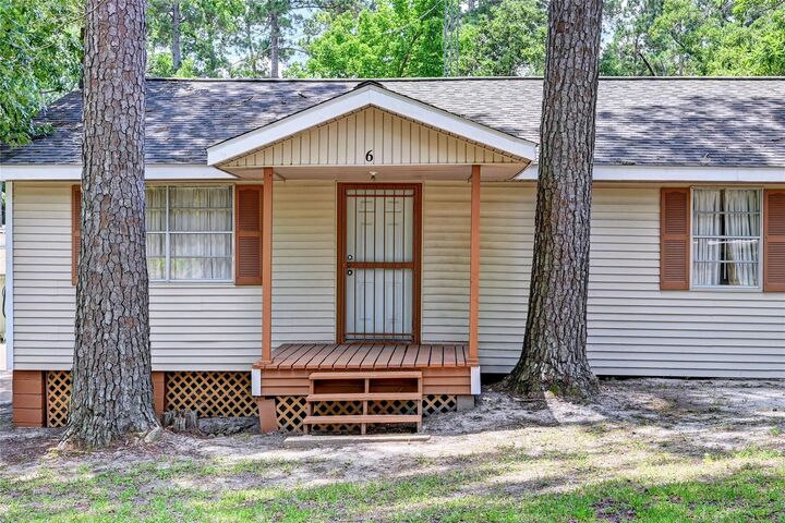 Property Photo:  6 Hickory Hollow  TX 77320 