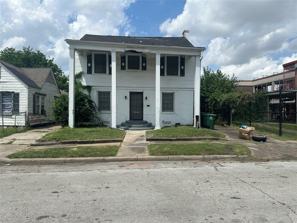 Property Photo:  2821 Winbern Street  TX 77004 