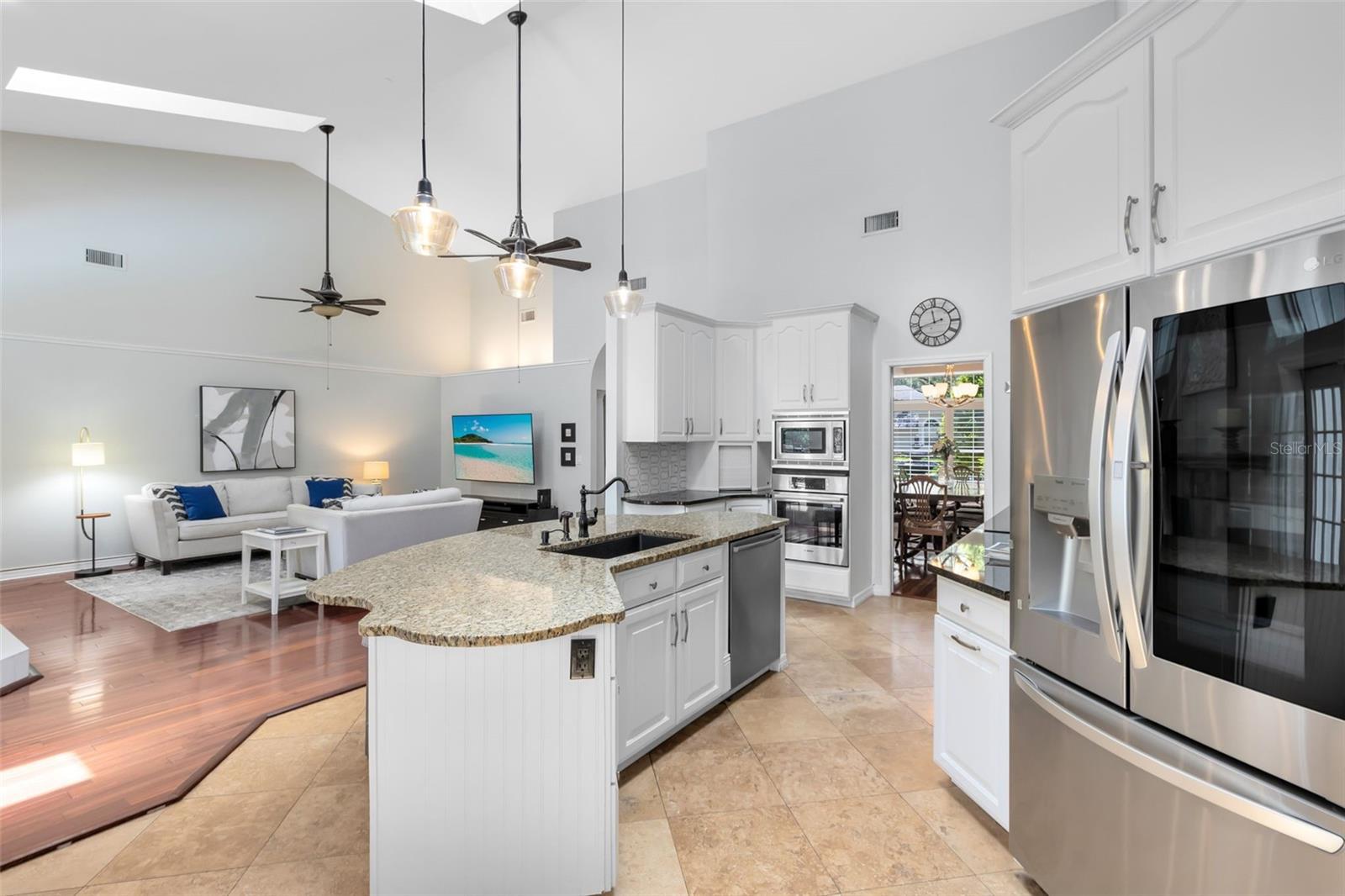 Property Photo: 718 Glen Eagle Drive FL 32708