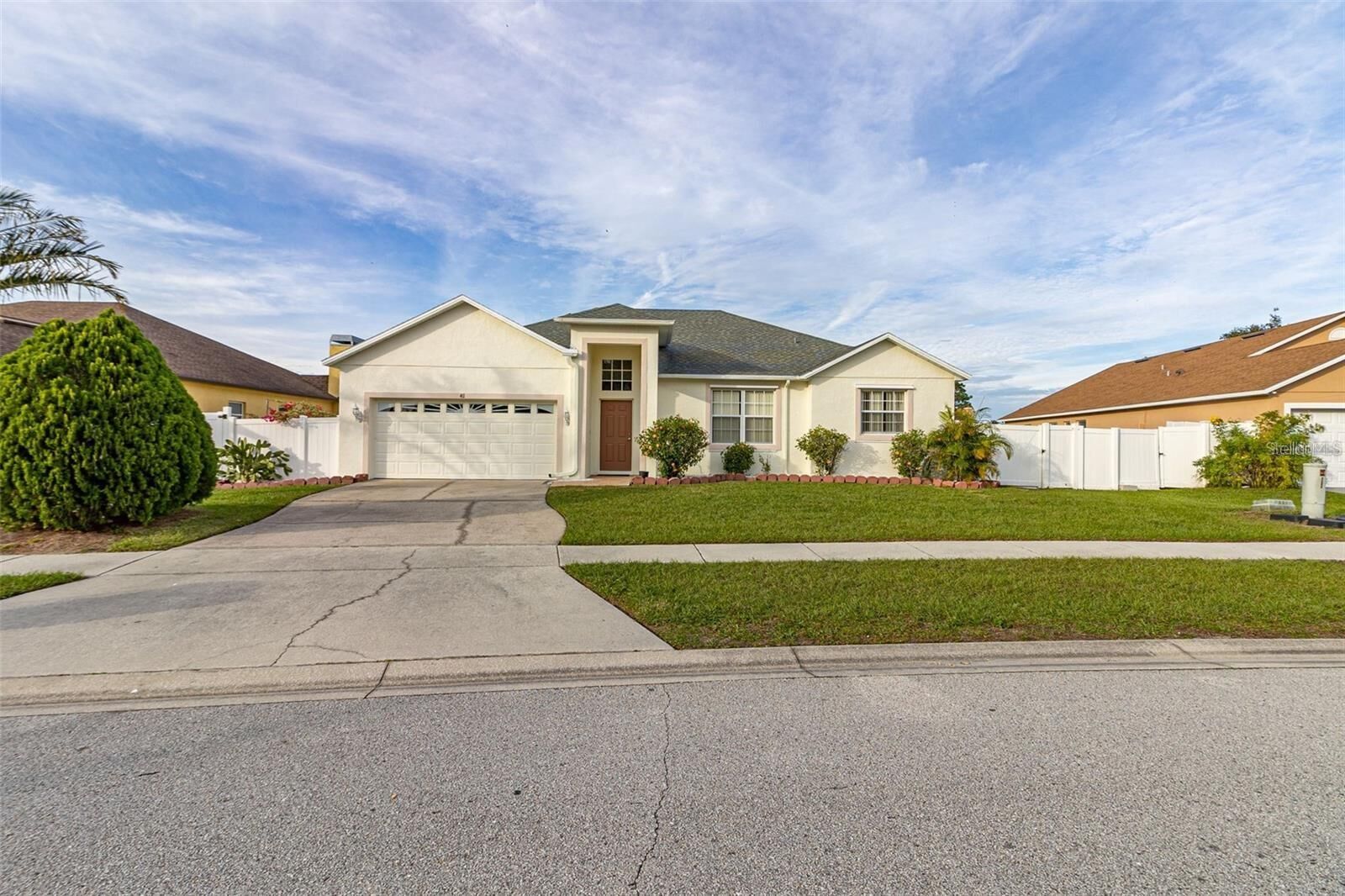 Property Photo:  411 Tamarind Parke Lane  FL 34758 