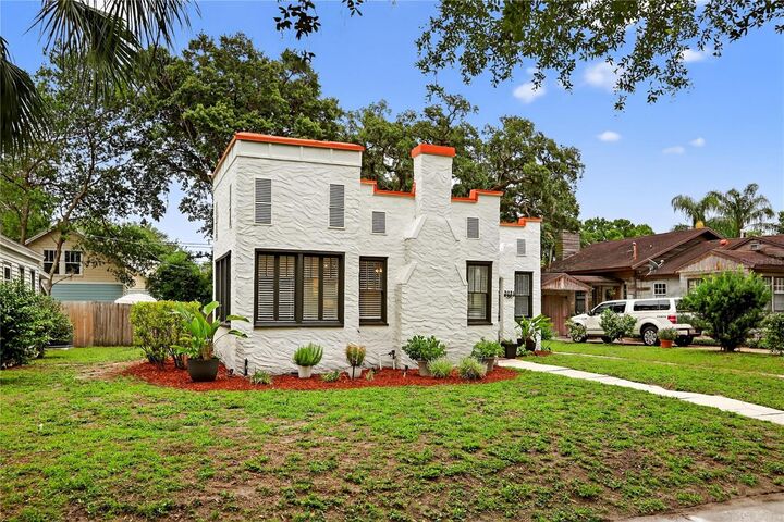 Property Photo:  2021 University Drive  FL 32804 