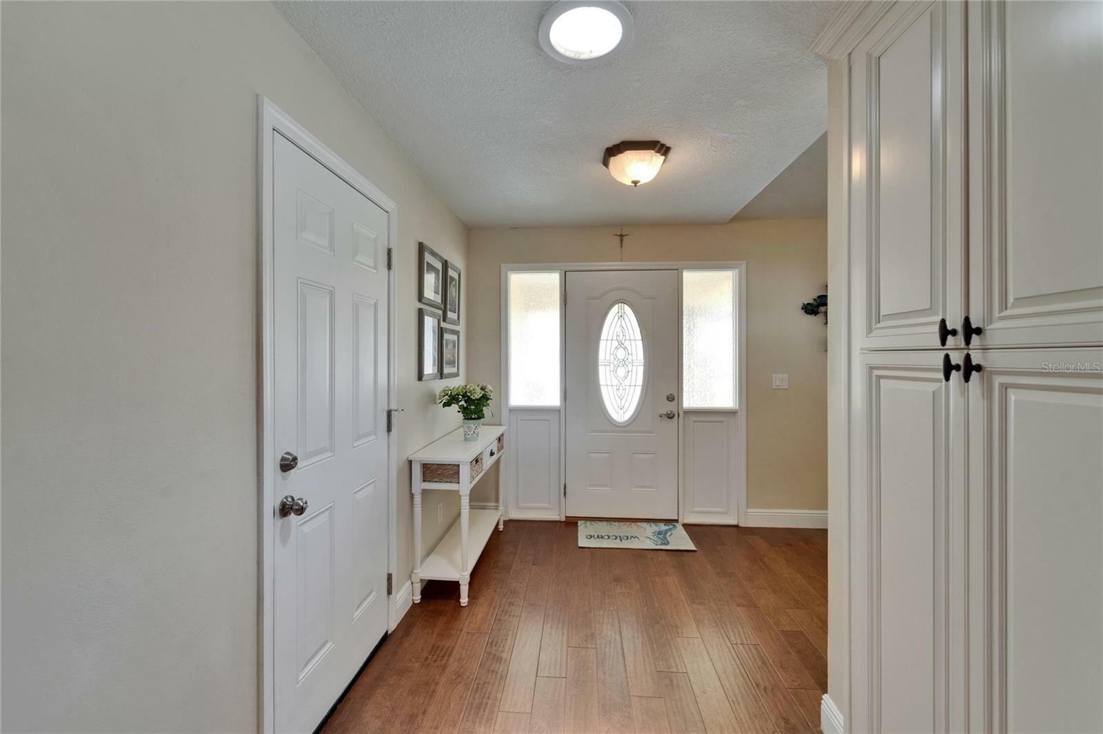 Property Photo: 907 Golf Island Drive FL 33572