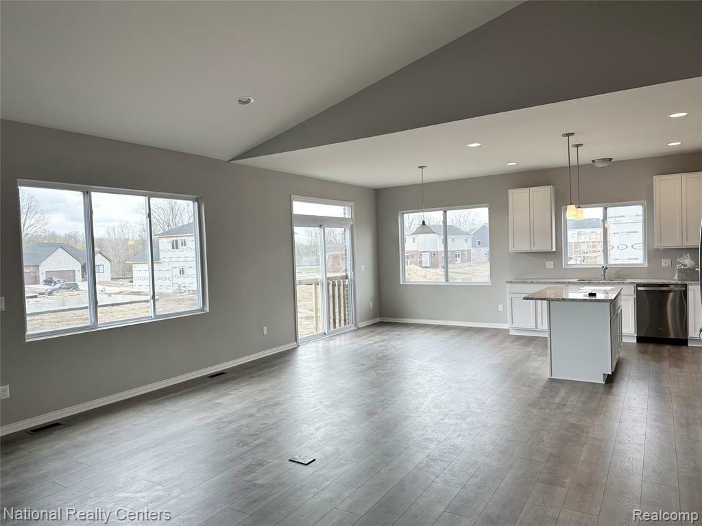 Property Photo: 251 Devonshire Drive 1 MI 48446 4798