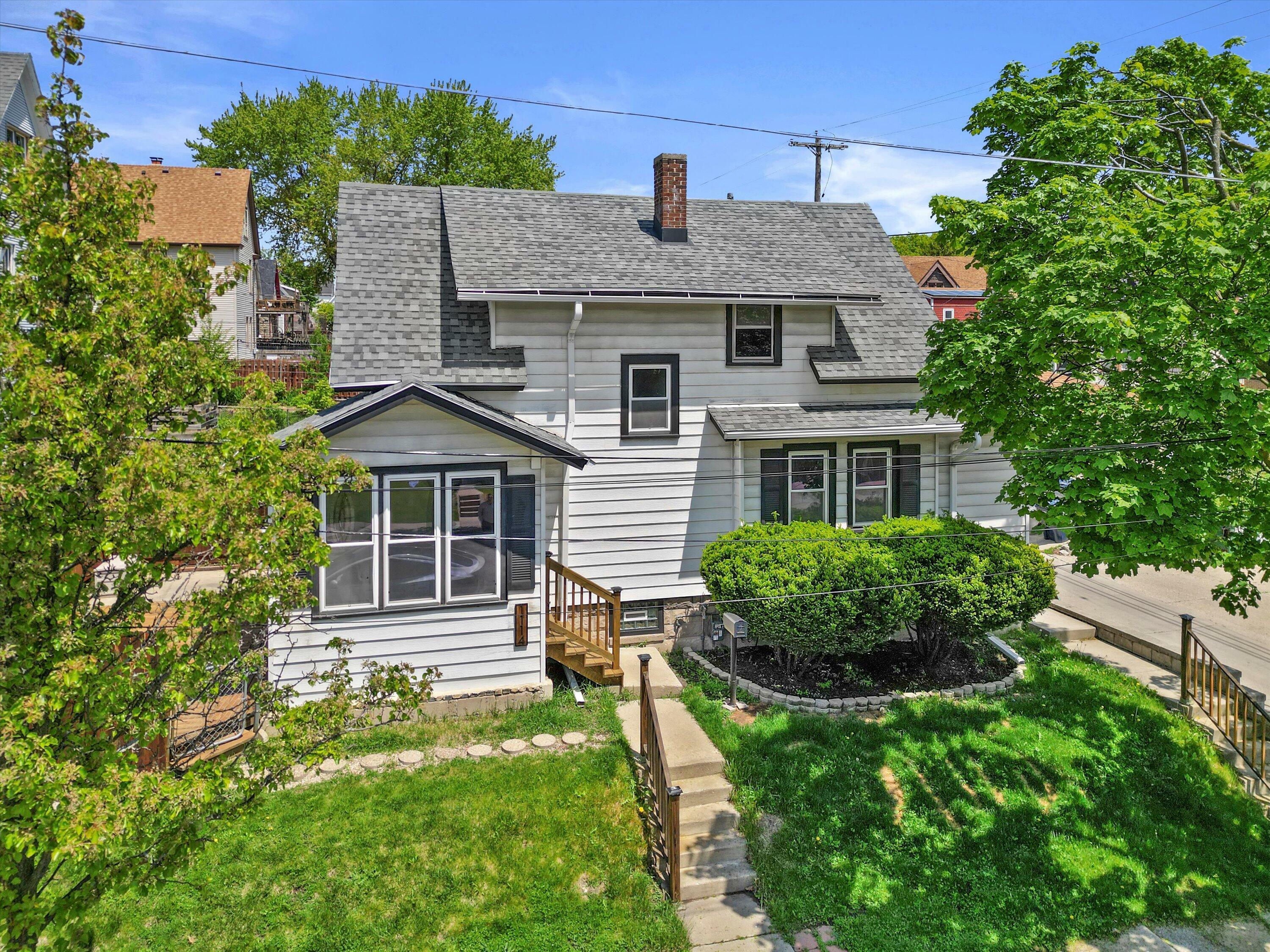 1114 E Manitoba St  Milwaukee WI 53207 photo