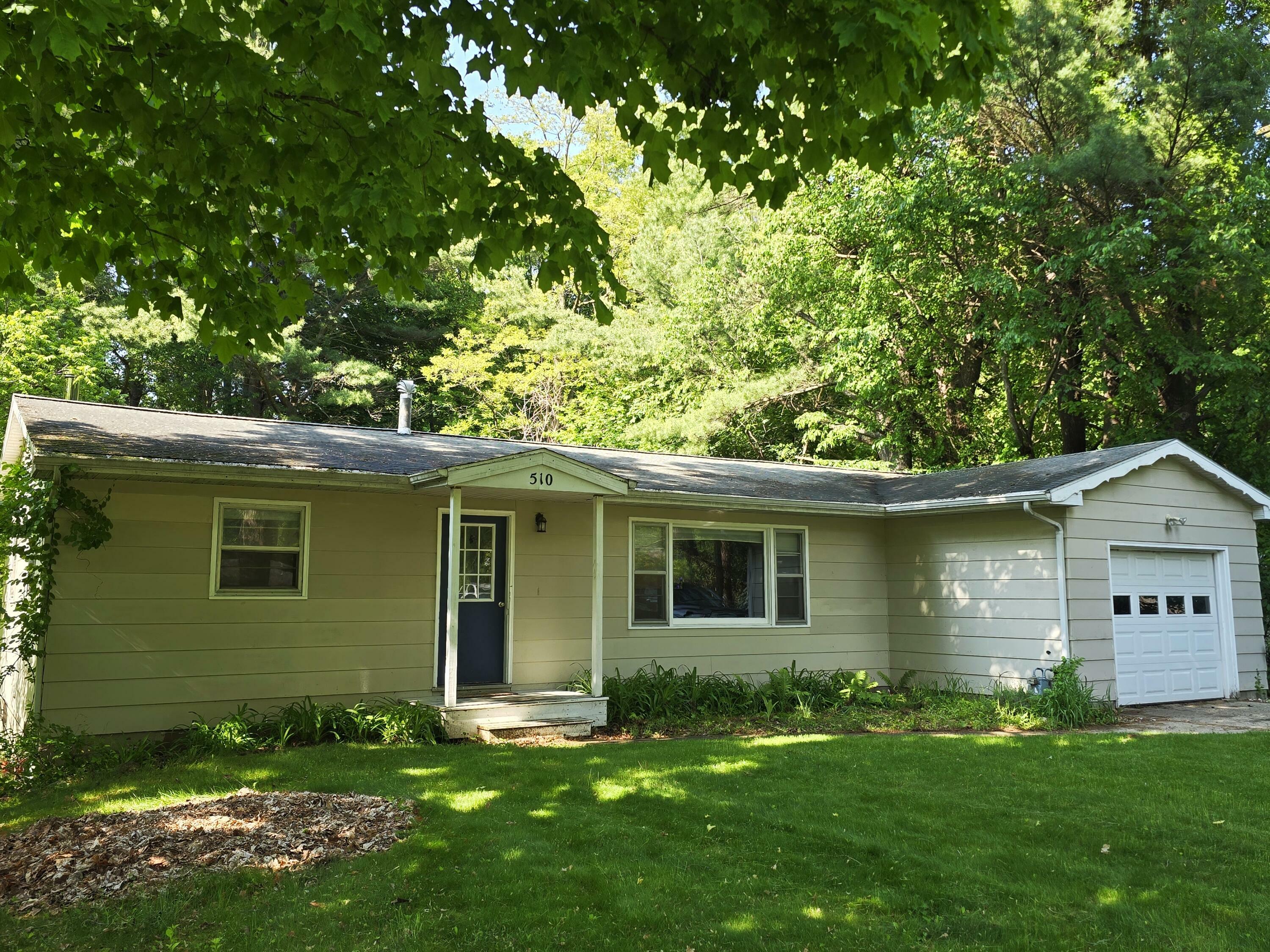 Property Photo: 510 E Lewis Street MI 49461
