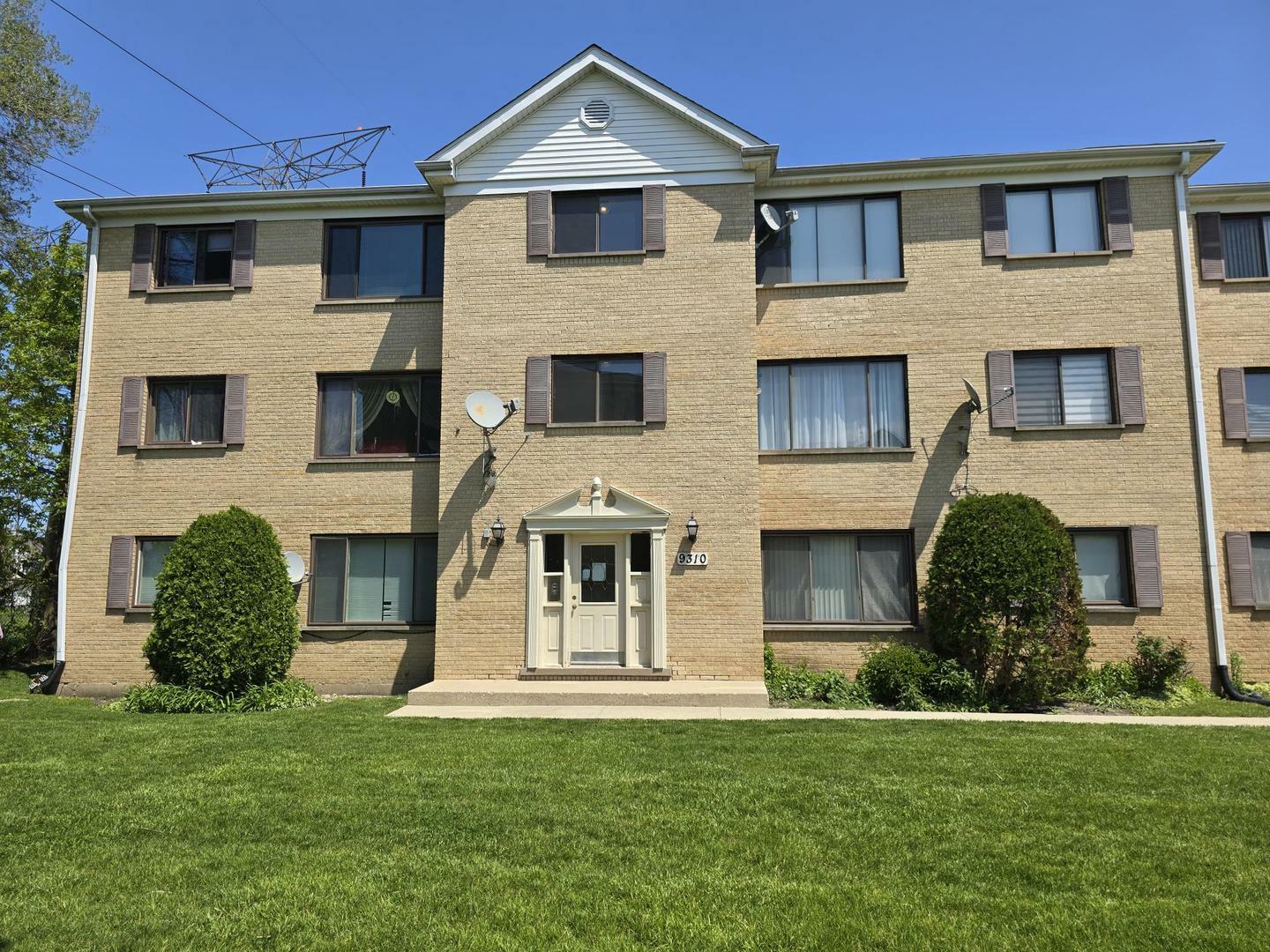 9310 Hamilton Court E  Des Plaines IL 60016 photo