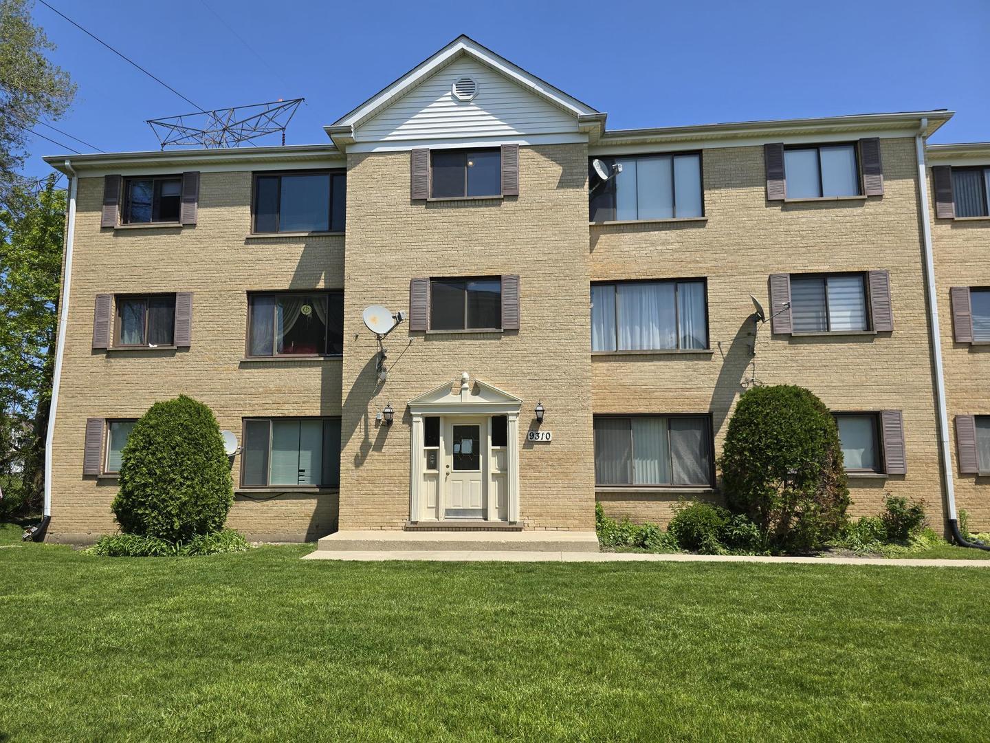 Property Photo: 9310 Hamilton Court E IL 60016
