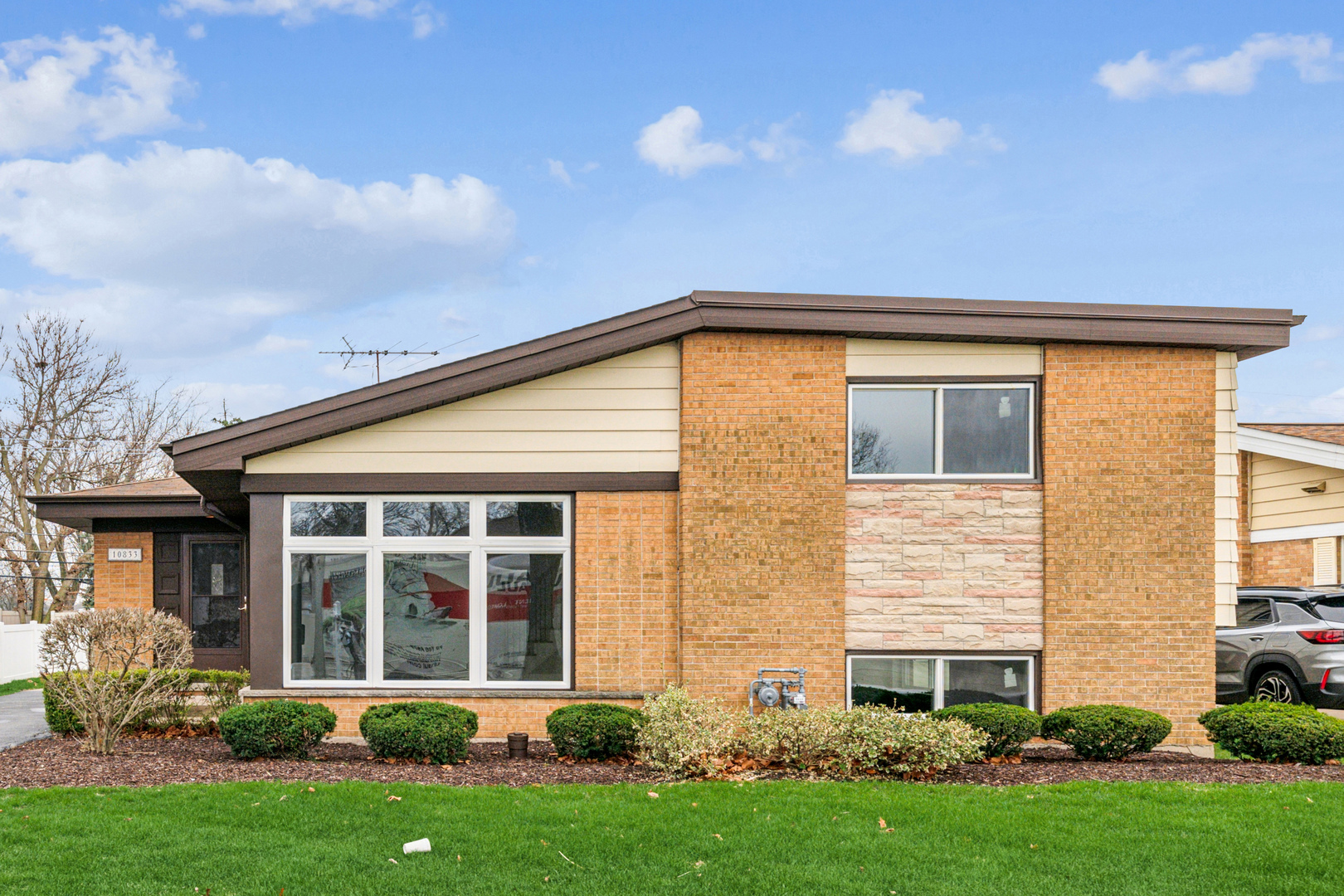 Property Photo: 10833 Martindale Drive IL 60154