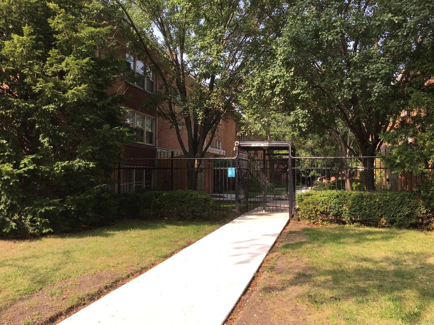 Property Photo:  7530 N Ridge Boulevard 3W  IL 60645 