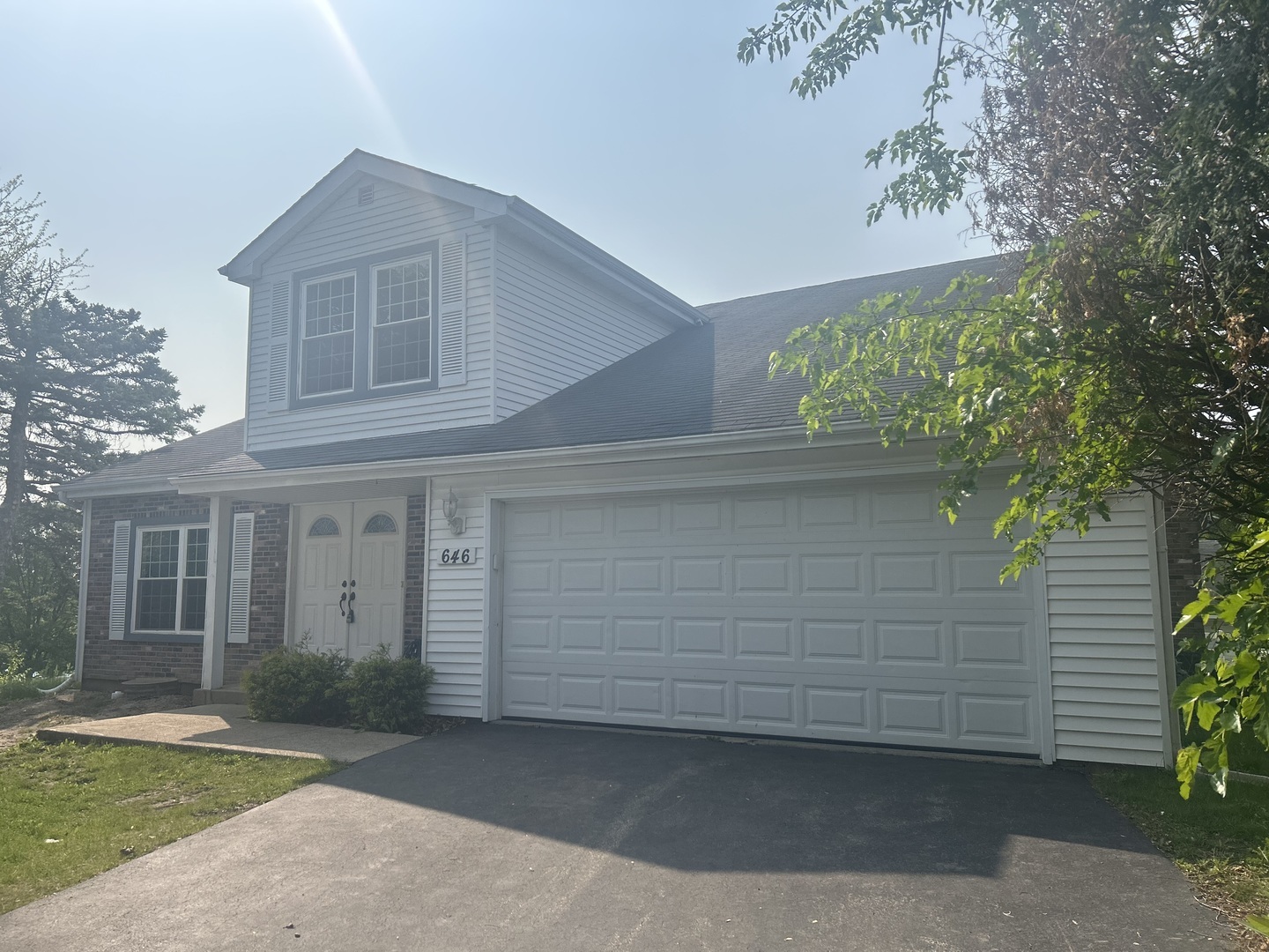 Property Photo:  646 White Court  IL 60031 