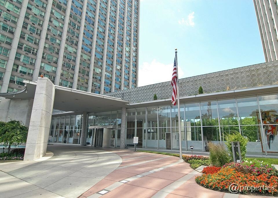 Property Photo: 3600 N Lake Shore Drive 1319 IL 60613