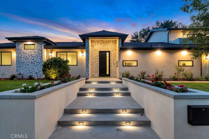 Property Photo: 4801 Abbeyville Avenue CA 91364