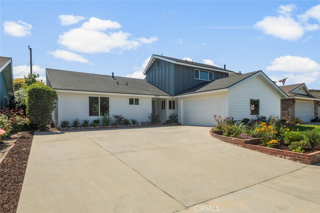 Property Photo: 16791 Glenhaven Lane CA 92647